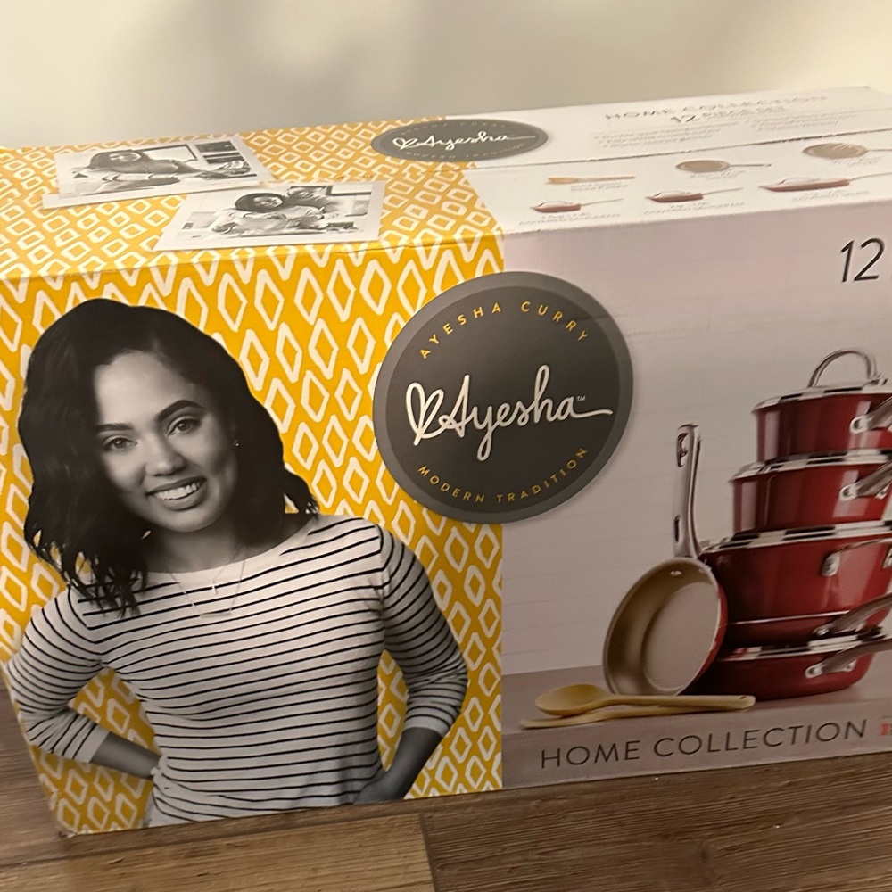 New Ayesha Curry 12 piece pot set